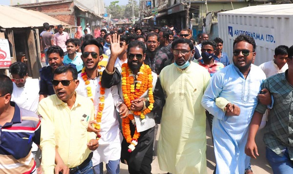 কয়রা সদর ইউনিয়নে নৌকার প্রার্থী বাহারুলকে গণসংবর্ধণা