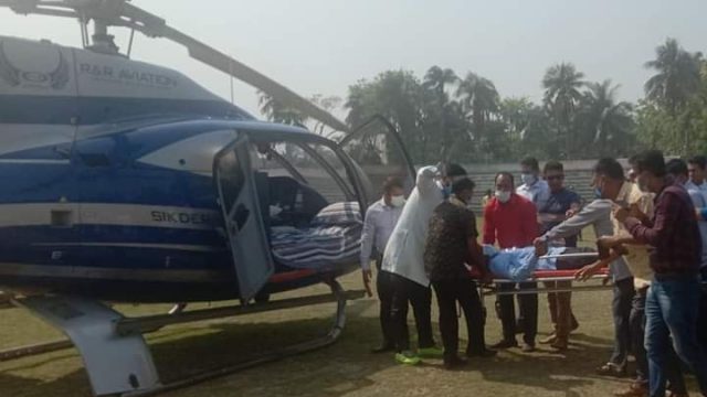 বাগেরহাটে ৭১ টিভির সাংবাদিক বিষ্ণুকে এয়ার অ্যাম্বুলেন্সে ঢাকায় প্রেরণ