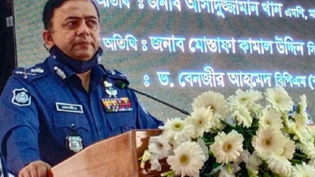 পুলিশকে কেন প্রতিপক্ষ বানানো হয়, প্রশ্ন আইজিপির
