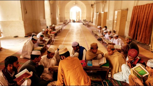 ভারতে মাদরাসায় গীতা-বেদ-রামায়ণ পড়ানোর উদ্যোগ