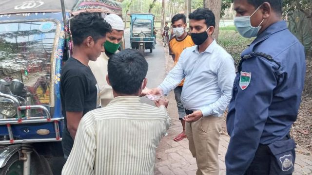 খুলনায় মাস্ক ব্যবহার নিশ্চিতে মাঠে প্রশাসন, ৬৯টি মামলা