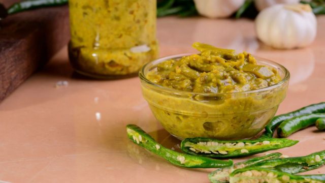 যেভাবে তৈরি করবেন কাঁচা মরিচের আচার