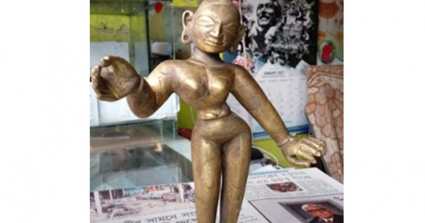 সাতক্ষীরায় পুকুর থেকে উদ্ধার হলো ৪০০ বছর আগের মূর্তি