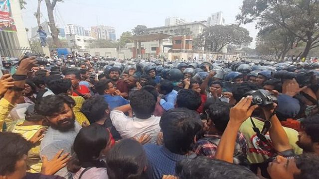 স্বরাষ্ট্র মন্ত্রণালয় ঘেরাও কর্মসূচিতে পুলিশের বাধা