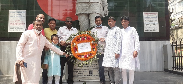 জাতির পিতার ভাস্কর্যে শেখ রাসেল জাতীয় শিশু কিশোর পরিষদের শ্রদ্ধা নিবেদন