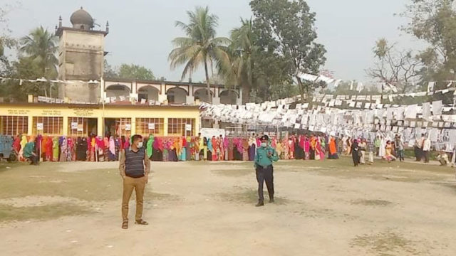নৌকার পালেই জয়ের হাওয়া