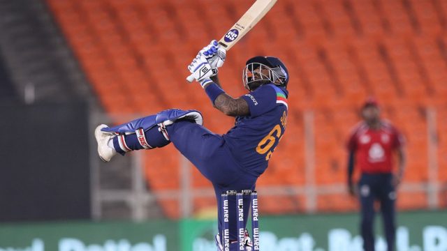 অভিষেক ইনিংসে বাজিমাত ইয়াদবের, ভারতের সংগ্রহ ১৮৫