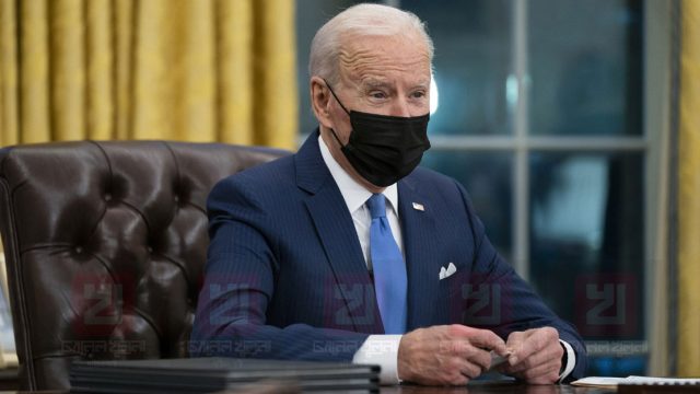 বন্দুক হামলা ঠেকাতে কঠোর হচ্ছেন বিব্রত বাইডেন