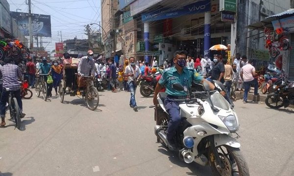 খুলনায় ঢিলেঢালাভাবে পালিত হচ্ছে লকডাউন,খুলেছে ব্যবসা প্রতিষ্ঠান
