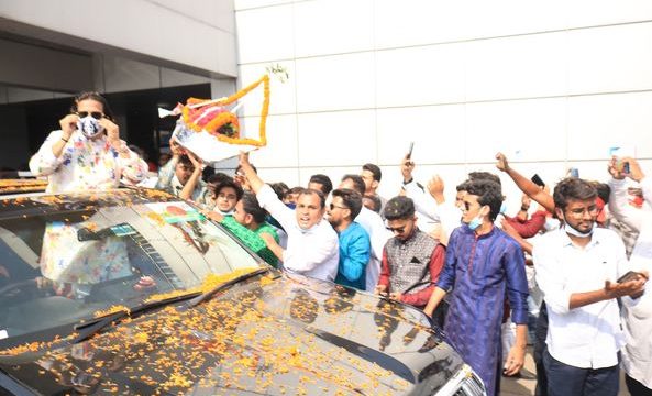 শেখ সোহেলকে খুলনায় উৎসব মুখর পরিবেশে বরণ