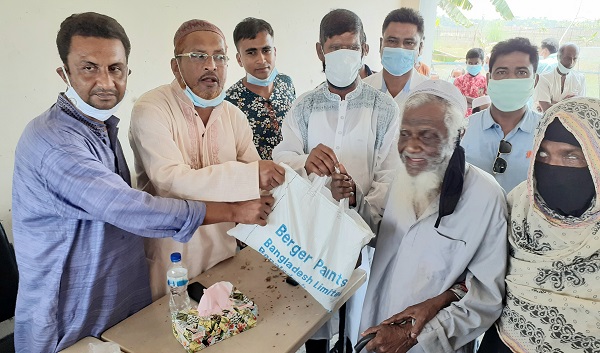 রামপালে ৮ শত দুস্ত পেল জামান ব্রাদার্সের ইফতার সামগ্রী