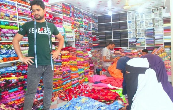 লকডাউনে মাগুরা শহরের বাইরের বাজারে চলছে ঈদের কেনাকাটা