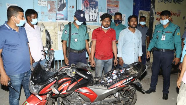 অনলাইন পোর্টাল খুলনার কন্ঠ’র সম্পাদক শেখ রানা আবারও ফেন্সিডিলসহ গ্রেফতার