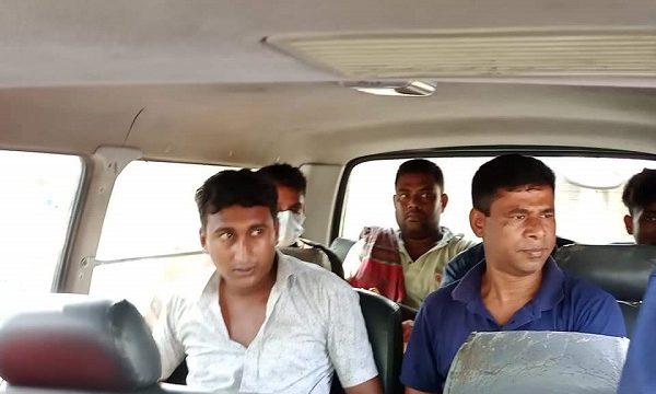 বেনাপোলে ভূমিদস্যু আশা ও তার সহযোগীকে আটকের পর আদালতে সোপর্দ করেছে পুলিশ