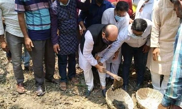 মোরেলগঞ্জ নিশানবাড়িয়ায় খাল খননের উদ্ধোধন করলেন সংসদ সদস্য এ্যাড. মিলন