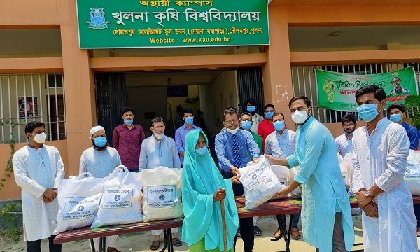 খুকৃবি ছাত্রলীগের পক্ষ থেকে ভালবাসার উপহার বিতরণ