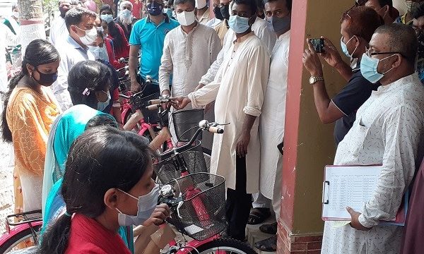 মাগুরায় ক্ষুদ্র নৃতাত্ত্বিক জনগোষ্ঠীর মাঝে বসতঘর, বাইসাইকেল ও শিক্ষা উপ-বৃত্তি প্রদান