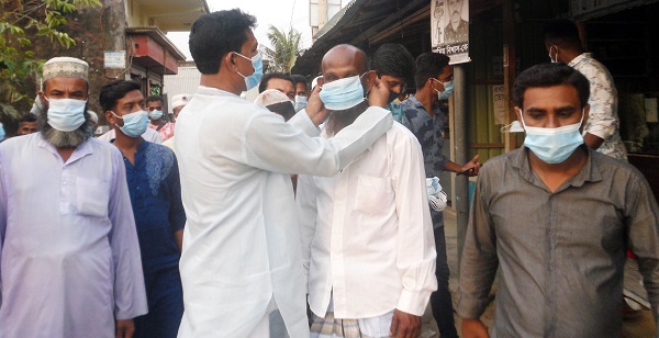 মোরেলগঞ্জে জিউধরা চেয়ারম্যান জাহাঙ্গীর বাদশার মাস্ক বিতরণ
