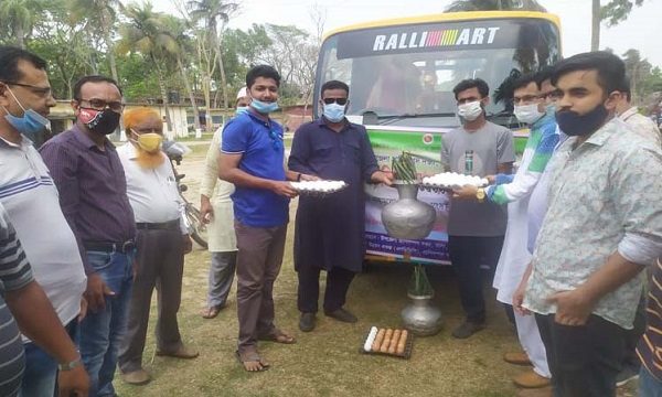 তালায় ভ্রাম্যমান দুধ, ডিম ও মাংস বিক্রয় কেন্দ্রের উদ্বোধন