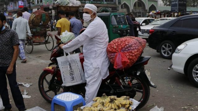 লকডাউন ঘোষণায় বাজারে ক্রেতাদের হিড়িক