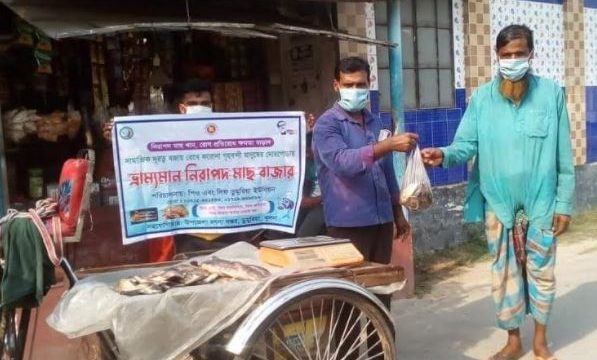 গ্রামীণ জনসাধারণের প্রোটিনের চাহিদা পূরণ করছে ডুমুরিয়ার ভ্রাম্যমান মাছ বাজার