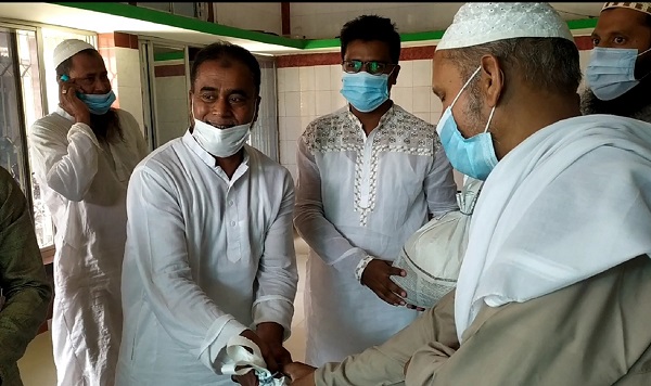 চিতলমারীতে ইমামদের মাঝে খাদ্য উপকরণ বিতরণ