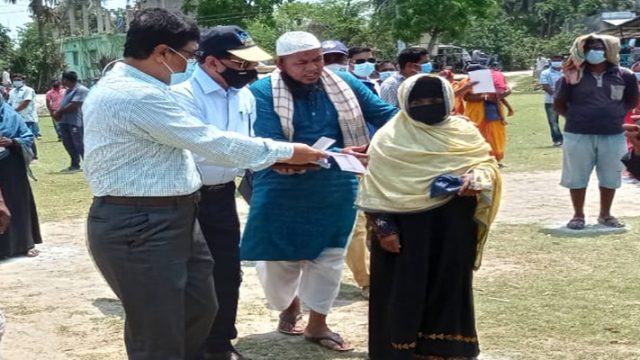 আসন্ন রমজানে কর্মহীন, দুস্থ ও অসহায় পরিবারকে প্রধানমন্ত্রীর শুভেচ্ছা উপহার প্রদান