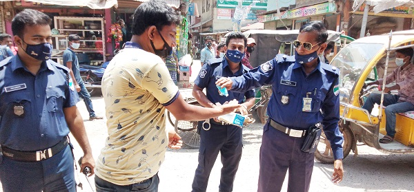 করোনার দ্বিতীয় ঢেউ মোকাবেলায় বসে নেই কপিলমুনি ফাঁড়ির ইনচার্জ সঞ্জয় দাশ