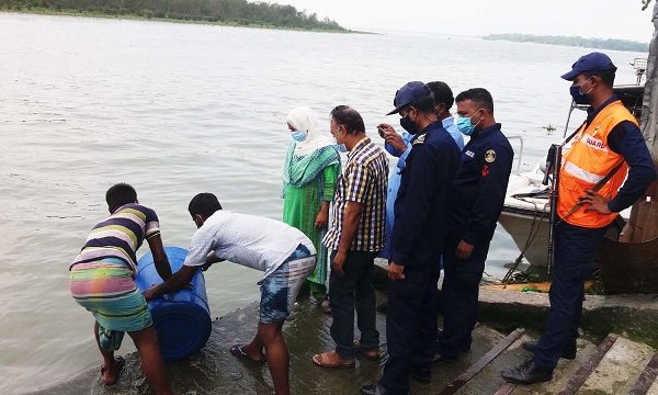 কাউখালীতে তিন লাখ গলদা চিংড়িপোনা উদ্ধার সাতজন জন আটক