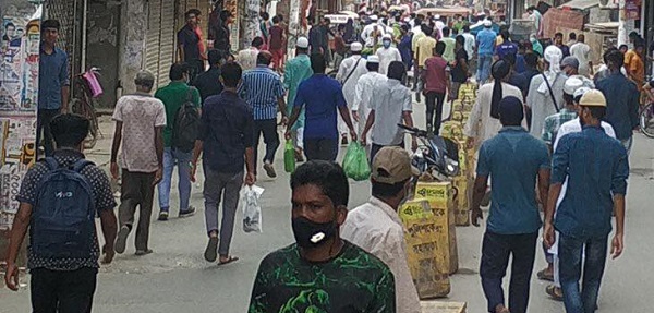 খুলনায় মার্কেট খোলার প্রথম দিনেই উপচেপড়া ভিড়, স্বাস্থ্যবিধি উপেক্ষিত