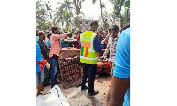 ফকিরহাটে ট্রাকের ধাক্কায় ভ্যান চালক নিহত