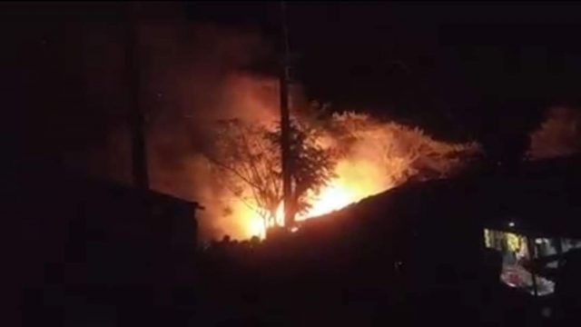 মোংলায় আগুনে পুড়ে গেছে দিনমজুরের বসত ঘর