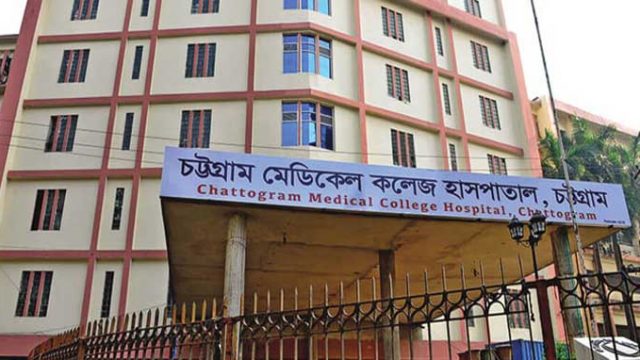 চমেক হাসপাতালে ইন্টার্ন চিকিৎসকদের কর্মবিরতি