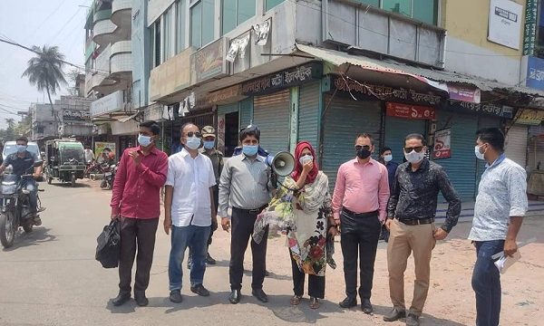 খুলনায় মোবাইল কোর্টের অভিযান  ৫৩টি মামলায় ১৭ হাজার সাতশত টাকা জরিমানা