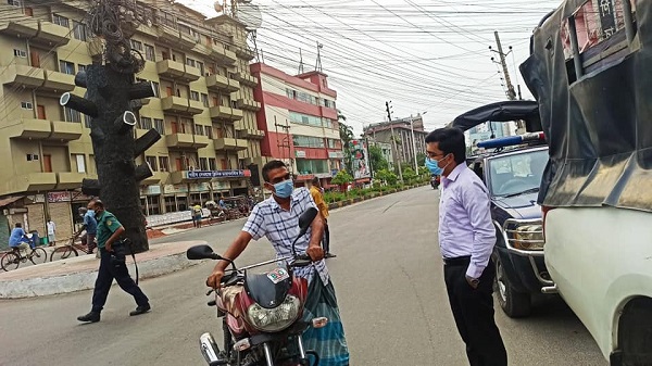 খুলনা মহানগরে মোবাইল কোর্টের অভিযানে  ১৮টি মামলায় ছয় হাজার পাঁচশত টাকা জরিমানা