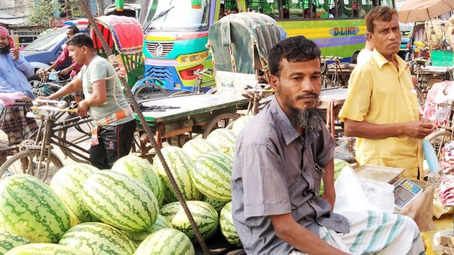 লকডাউনের খবরে নিম্ন আয়ের মানুষের কপালে চিন্তার ভাঁজ