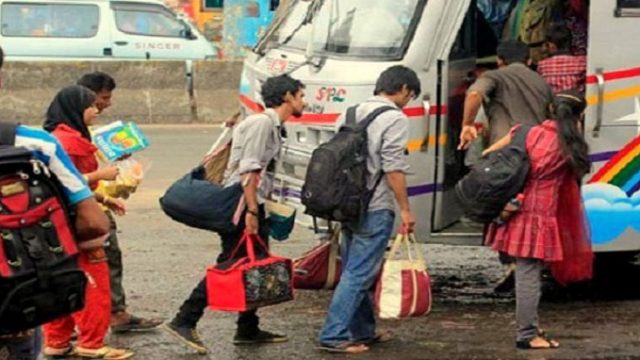 সড়কে ঘরমুখো মানুষের ঢল