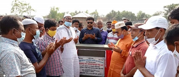 পাইকগাছার দেলুটি ইউনিয়নের ৩টি খালের খনন কাজের উদ্বোধন করলেন এমপি বাবু