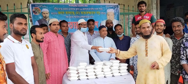 পাইকগাছায় এমপি বাবু’র পক্ষে ইফতার বিতরণ