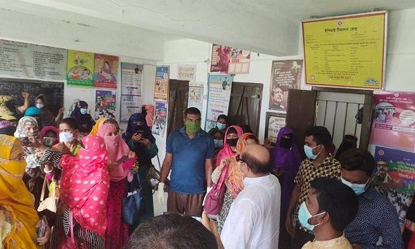 ঘূর্ণিঝড় ইয়াস’র প্রভাবে মোড়েলগঞ্জে পানি বৃদ্ধি, এমপির আশ্রয় কেন্দ্র পরিদর্শন