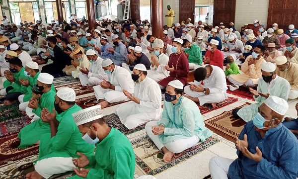 খুলনায় ঈদ-উল-ফিতর উদযাপিত