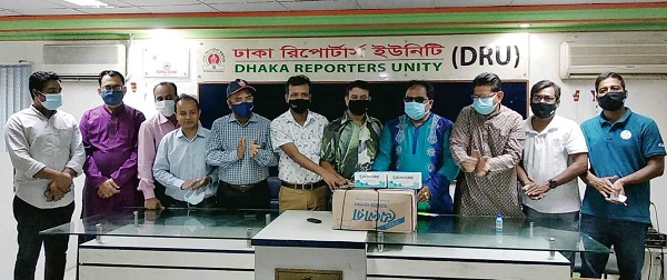 ডিআরইউ’র সদস্যদের জন্য স্বাস্থ্য সুরক্ষা সামগ্রী প্রদান স্বেচ্ছাসেবক লীগের