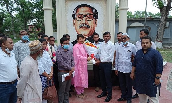 মোল্লাহাটে নবাগত উপজেলা নির্বাহী অফিসার মোঃ ওয়াহিদ হোসেন’র যোগদান