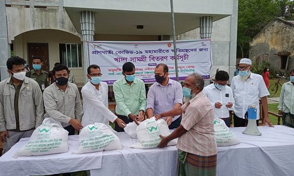 মোল্লাহাটে কোভিড-১৯ মহামারীতে ক্ষতিগ্রস্থদের জন্য খাদ্য সামগ্রী বিতরণ