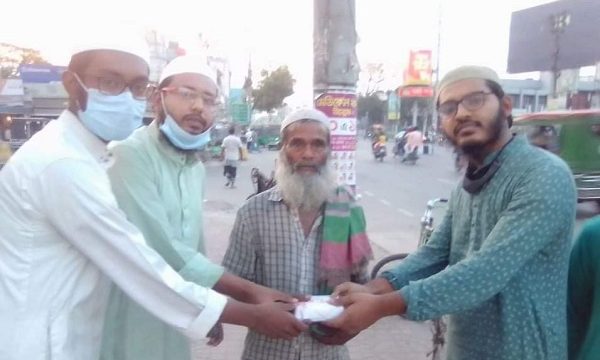 ইশা ছাত্র আন্দোলন খুলনা সদর থানার সুন্নাত সামগ্রী ও ইফতার বিতরণ