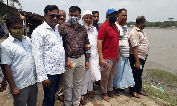 বটিয়াঘাটা ভদ্রা নদীর উপর প্রস্তাবিত ব্রীজ নির্মাণের স্থান পরিদর্শনে প্রকৌশলীবৃন্দ