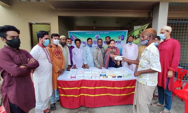 খালিশপুরে সেফ দ্যা ফিউচার ফাউন্ডেশনের ইফতার বিতরণ