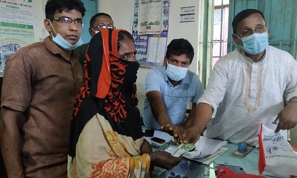 মোরেলগঞ্জে প্রধানমন্ত্রীর মানবিক সহায়তা বিতরণ