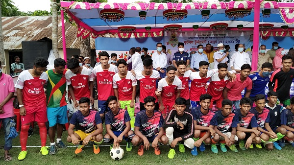 মোরেলগঞ্জে বঙ্গবন্ধু শেখ মুজিবুর রহমান গোল্ডকাপ ফুটবল টুর্ণামেন্টর উদ্বোধন