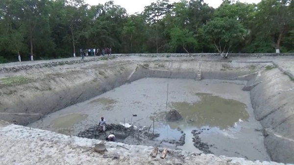 সুন্দরবনে সুপেয় পানি সংরক্ষণে চলছে পুকুর খনন কাজ